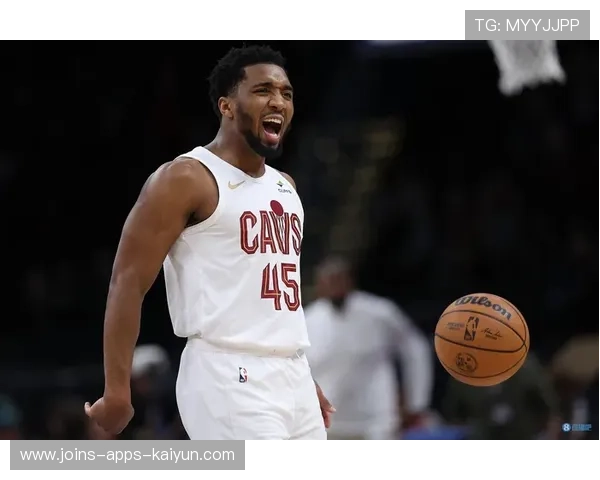 米切尔中路突破造犯规并罚中，骑士拿下比赛