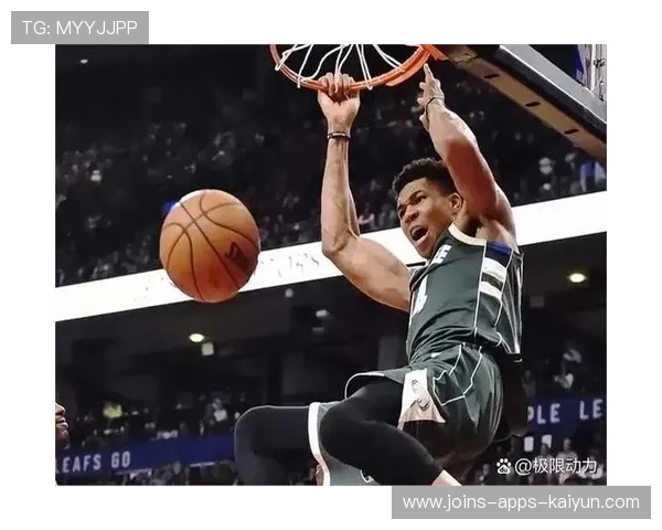 字母哥暴扣威力全开，雄鹿锋线冲击力十足