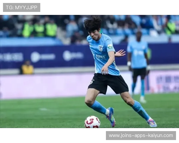 大连英博反击节奏迅猛，差点完成快攻终结