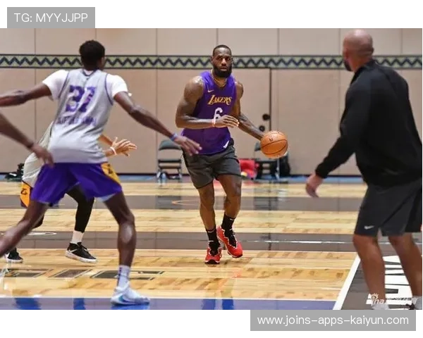 曼联全力备战热刺，卡里克的战术引领红魔冲击四强